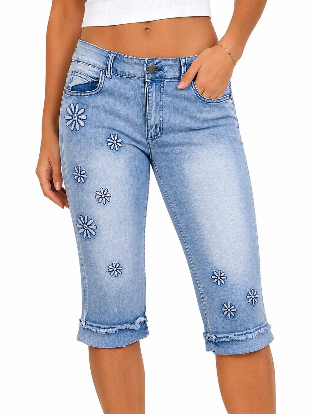 LAVENA Light Wash Floral Embroidered Denim Capri Jeans Women's Size 8 Stretch